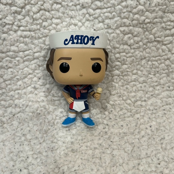 Funko POP! #803 Stranger Things Steve with Ice cream Scoops Ahoy - Picture 3 of 9